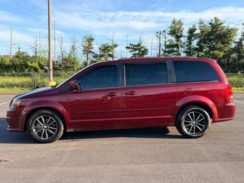 Used 2017 Dodge Grand Caravan GT FWD image 2
