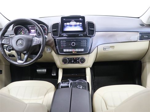 Used 2019 Mercedes-Benz GLE 400 4MATIC image 24
