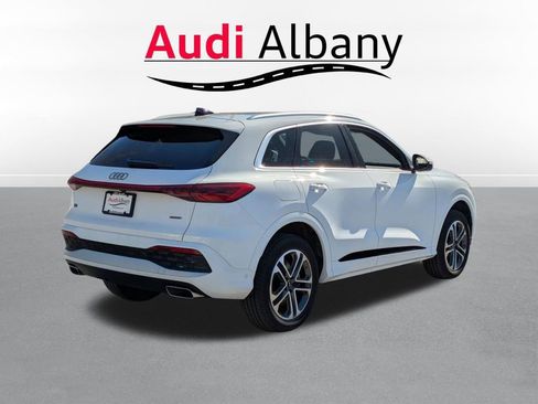 Certified 2025 Audi Q5 Premium w/ Convenience Package image 5