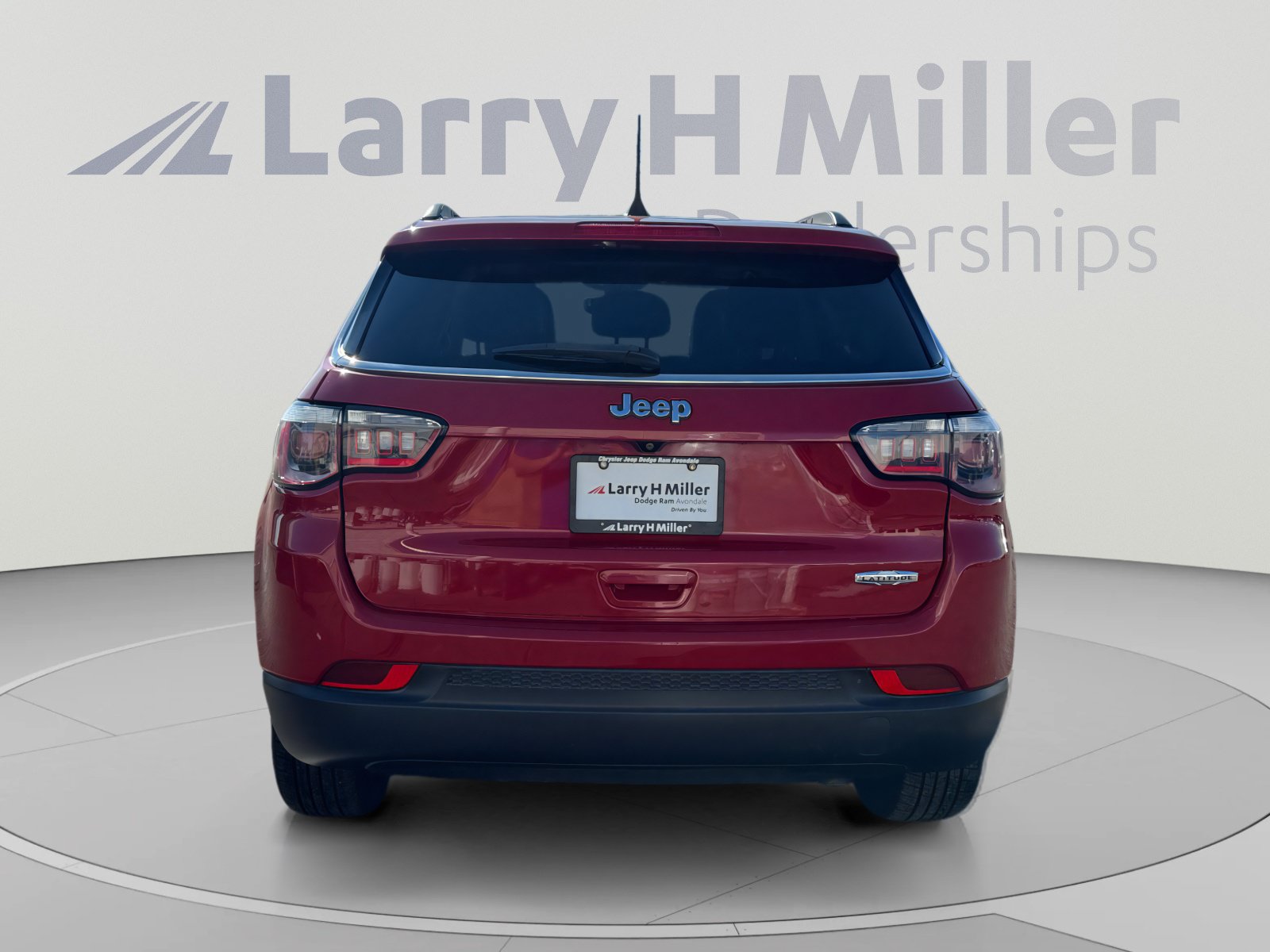 Used 2020 Jeep Compass Latitude w/ Popular Equipment Group FWD image 4