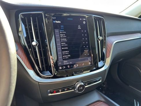 Certified 2025 Volvo V60 B5 Cross Country Plus image 22