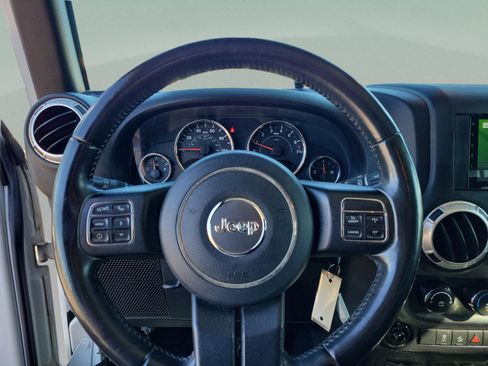 Used 2017 Jeep Wrangler Unlimited Sahara w/ Max Tow Package image 7