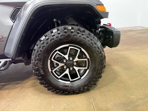 Used 2024 Jeep Gladiator Rubicon w/ Convenience Group AWD/4WD image 86