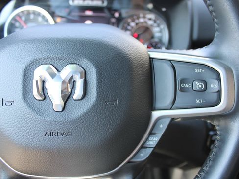 Used 2022 RAM 1500 Big Horn AWD/4WD image 16