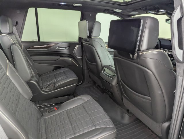 Used 2023 Cadillac Escalade Sport Platinum w/ Heavy-Duty Trailer Package AWD/4WD image 22