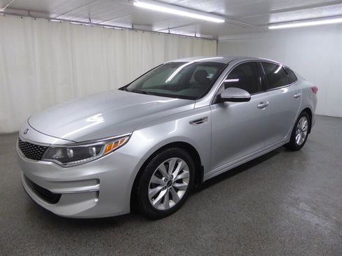 Used 2016 Kia Optima EX image 3