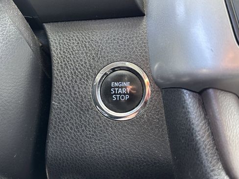 Used 2019 Toyota Highlander Limited image 8