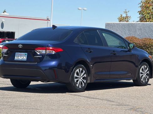 Used 2022 Toyota Corolla LE FWD image 2