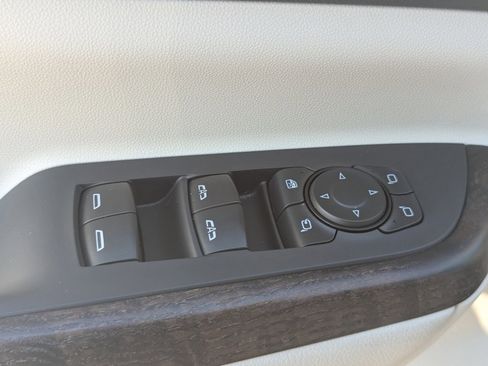 Used 2021 GMC Acadia Denali w/ Denali Technology Package image 25