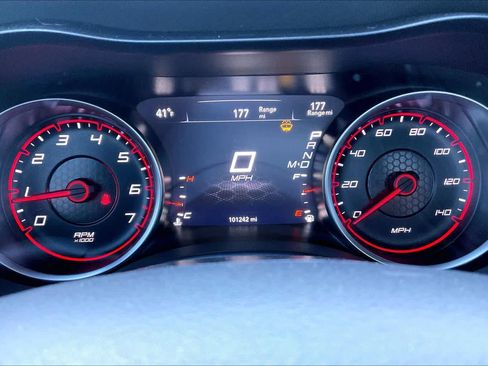 Used 2019 Dodge Charger SXT image 25