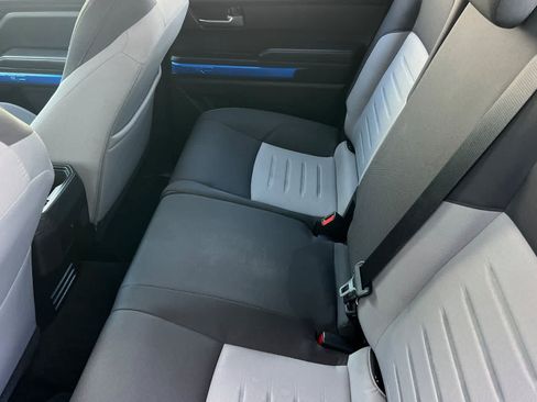 Used 2025 Toyota Tacoma TRD Off-Road AWD/4WD image 5