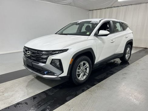 Used 2025 Hyundai Tucson SE AWD/4WD image 5