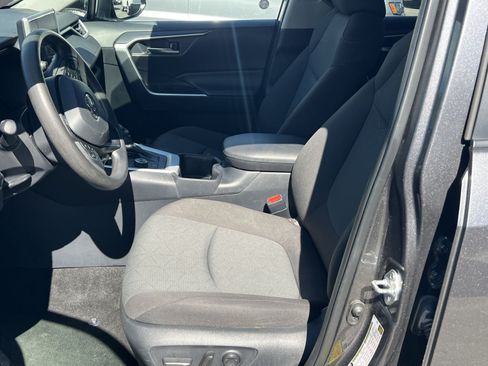 Used 2025 Toyota RAV4 XLE AWD/4WD image 13