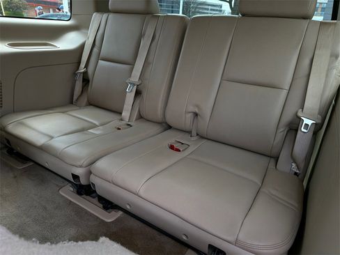 Used 2013 Cadillac Escalade Luxury image 20