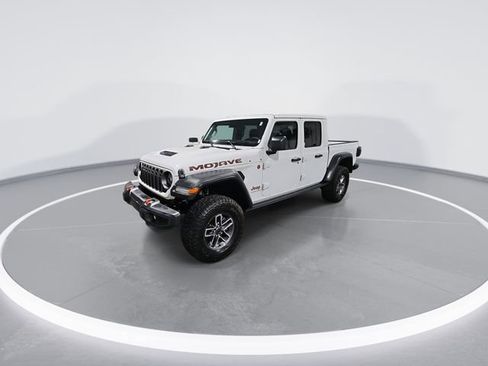 Used 2025 Jeep Gladiator Mojave image 4