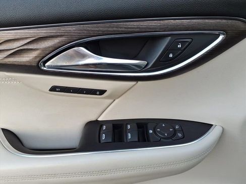 Used 2022 Buick Envision Avenir w/ Technology Package II image 30