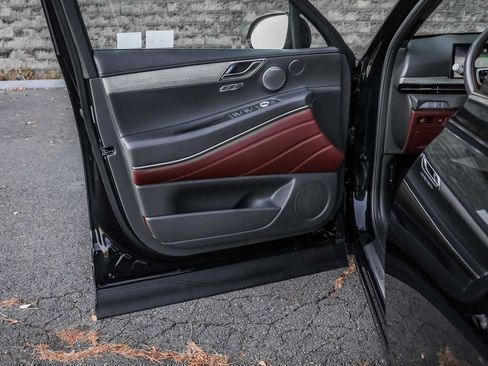 Used 2025 Genesis GV80 3.5T Prestige image 21