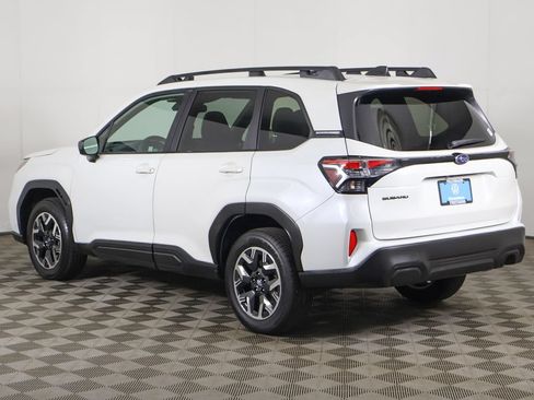Used 2025 Subaru Forester Premium AWD/4WD image 9