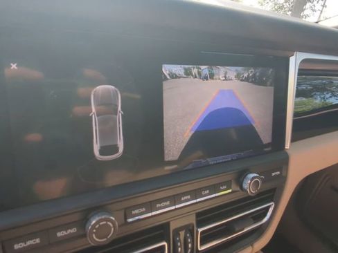 Used 2019 Porsche Macan AWD/4WD image 22