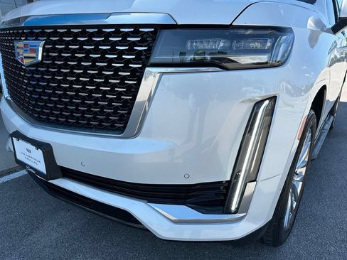 Used 2023 Cadillac Escalade Premium Luxury w/ LPO, Illumination Package RWD image 7