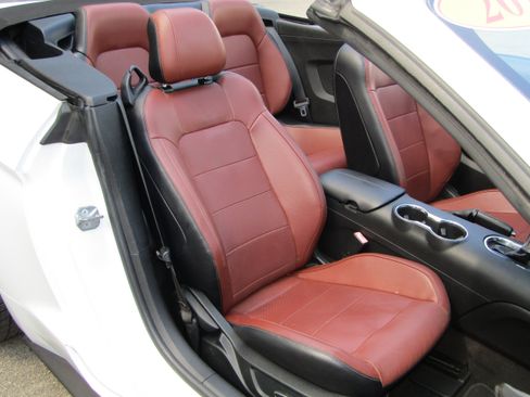 Used 2016 Ford Mustang Premium RWD image 22