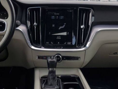 Used 2020 Volvo S60 T6 Momentum image 30