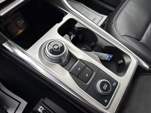 Used 2022 Ford Explorer XLT w/ Equipment Group 202A image 28