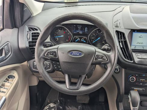 Used 2019 Ford Escape SE image 16