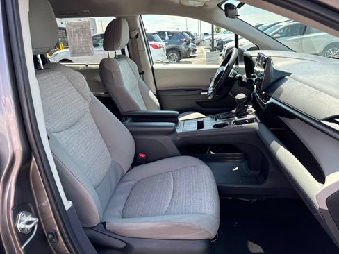 Used 2024 Toyota Sienna LE FWD image 11