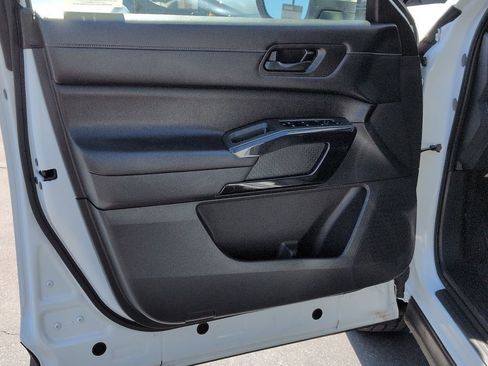 Used 2024 Nissan Pathfinder SV image 25