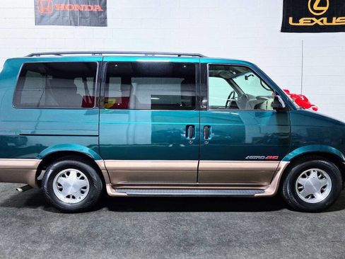 Used 2000 Chevrolet Astro Passenger AWD image 2