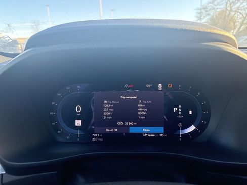 Used 2025 Volvo XC40 B5 Core image 19