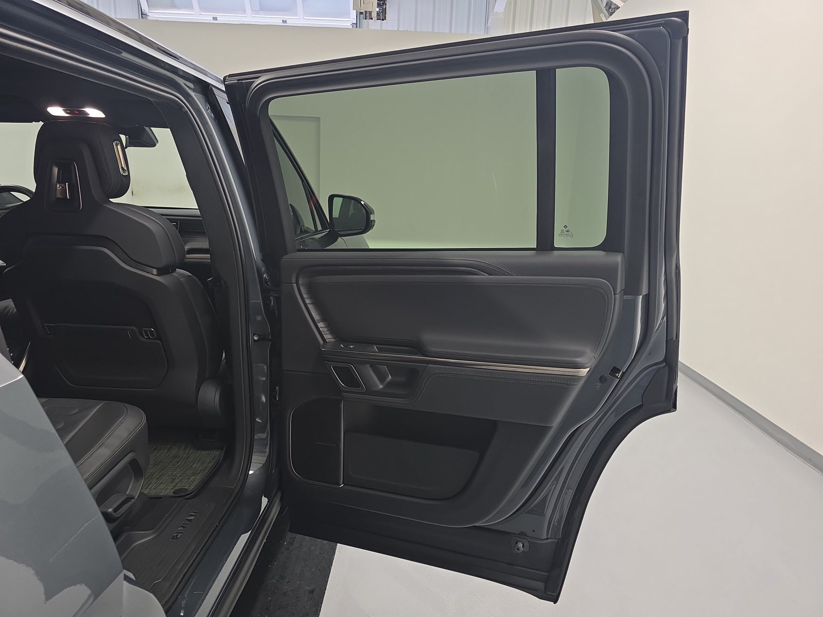 Used 2022 Rivian R1S Launch Edition Quad AWD/4WD image 19