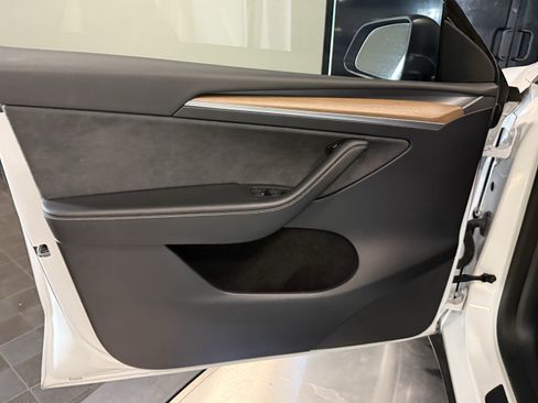 Used 2023 Tesla Model Y Long Range AWD/4WD image 10