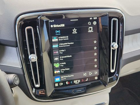 Used 2025 Volvo XC40 B5 Ultra w/ Protection Package Premier image 17