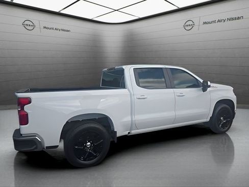 Used 2022 Chevrolet Silverado 1500 LT w/ Z71 Off-Road Package image 4