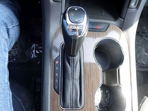 Used 2019 GMC Acadia SLE image 31