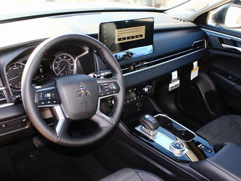 New 2026 Mitsubishi Outlander Trail Edition image 2