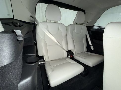 Used 2022 Volvo XC90 T6 Momentum w/ Advanced Package AWD/4WD image 18