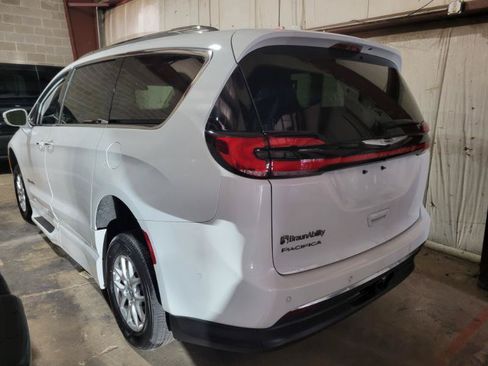 Used 2021 Chrysler Pacifica Touring-L w/ Premium & Safety Sphere Group FWD image 10
