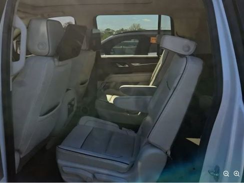 Used 2023 GMC Yukon XL Denali w/ Denali Reserve Package AWD/4WD image 5