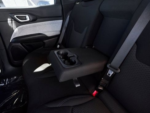 Used 2023 Jeep Compass Sport image 30