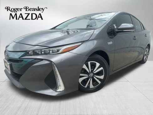 Used 2017 Toyota Prius Prime Premium image 1