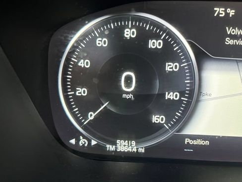 Used 2019 Volvo XC60 T5 Momentum w/ Multimedia Package AWD/4WD image 14