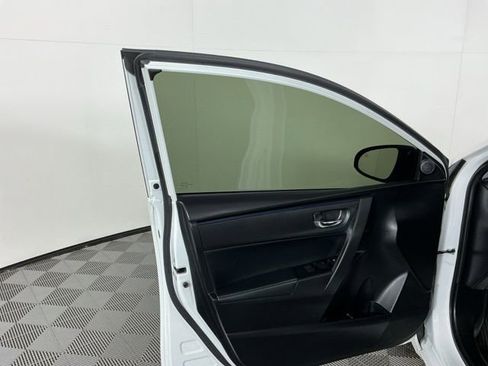 Used 2017 Toyota Corolla XSE image 12