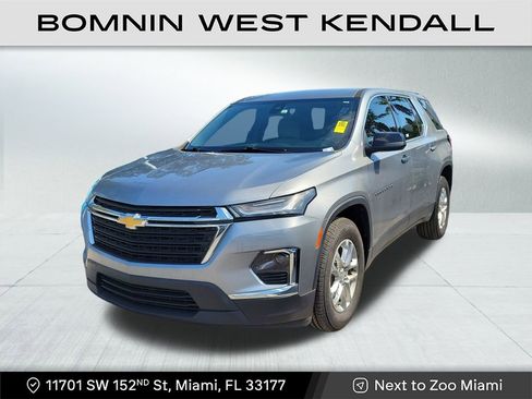 Used 2023 Chevrolet Traverse LS image 2