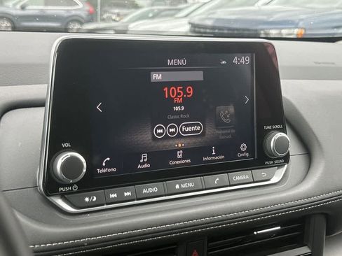 Used 2025 Nissan Rogue SV w/ SV Premium Package FWD image 18