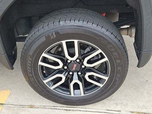 Used 2022 GMC Sierra 1500 AT4 w/ AT4 Preferred Package AWD/4WD image 8