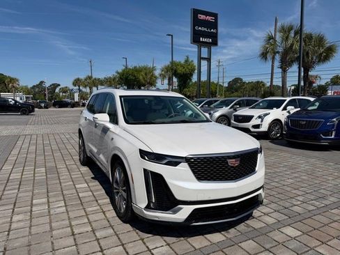 Certified 2024 Cadillac XT6 Premium Luxury w/ Technology Package FWD image 7