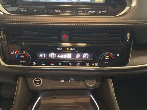 Used 2022 Nissan Rogue Platinum w/ Head-Up Display Package image 26